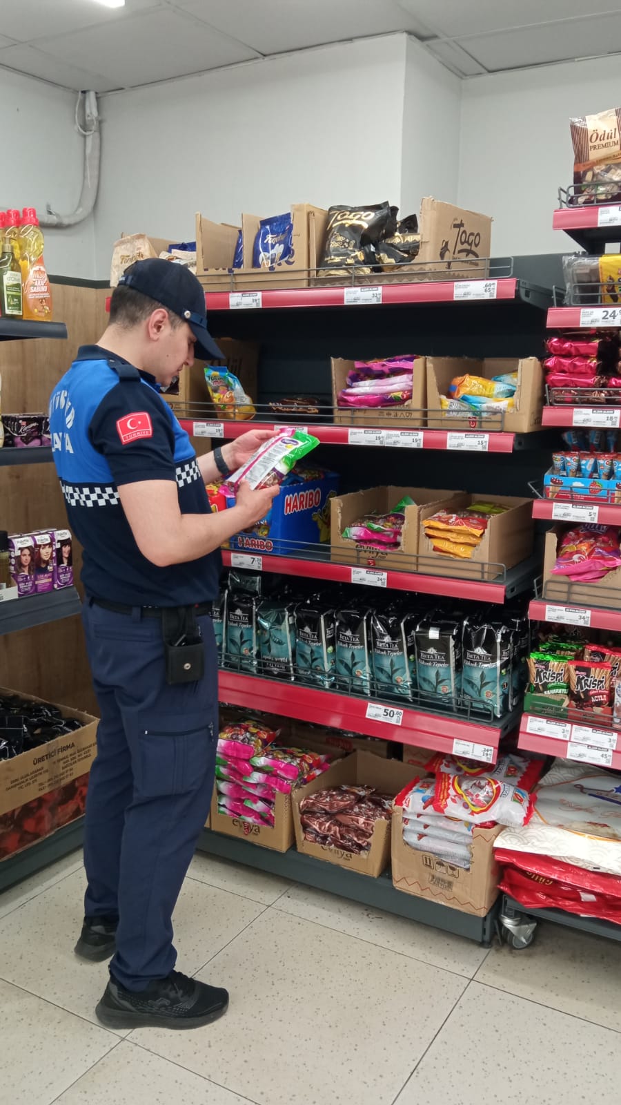 Bayram öncesi zabıtadan market denetimi