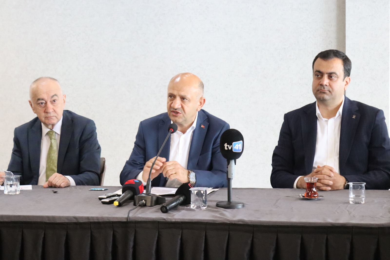 Basınla buluşan Fikri Işık: "Kocaeli her zaman etkili bir ildir" Basınla buluşan Fikri Işık: "Kocaeli her zaman etkili bir ildir"