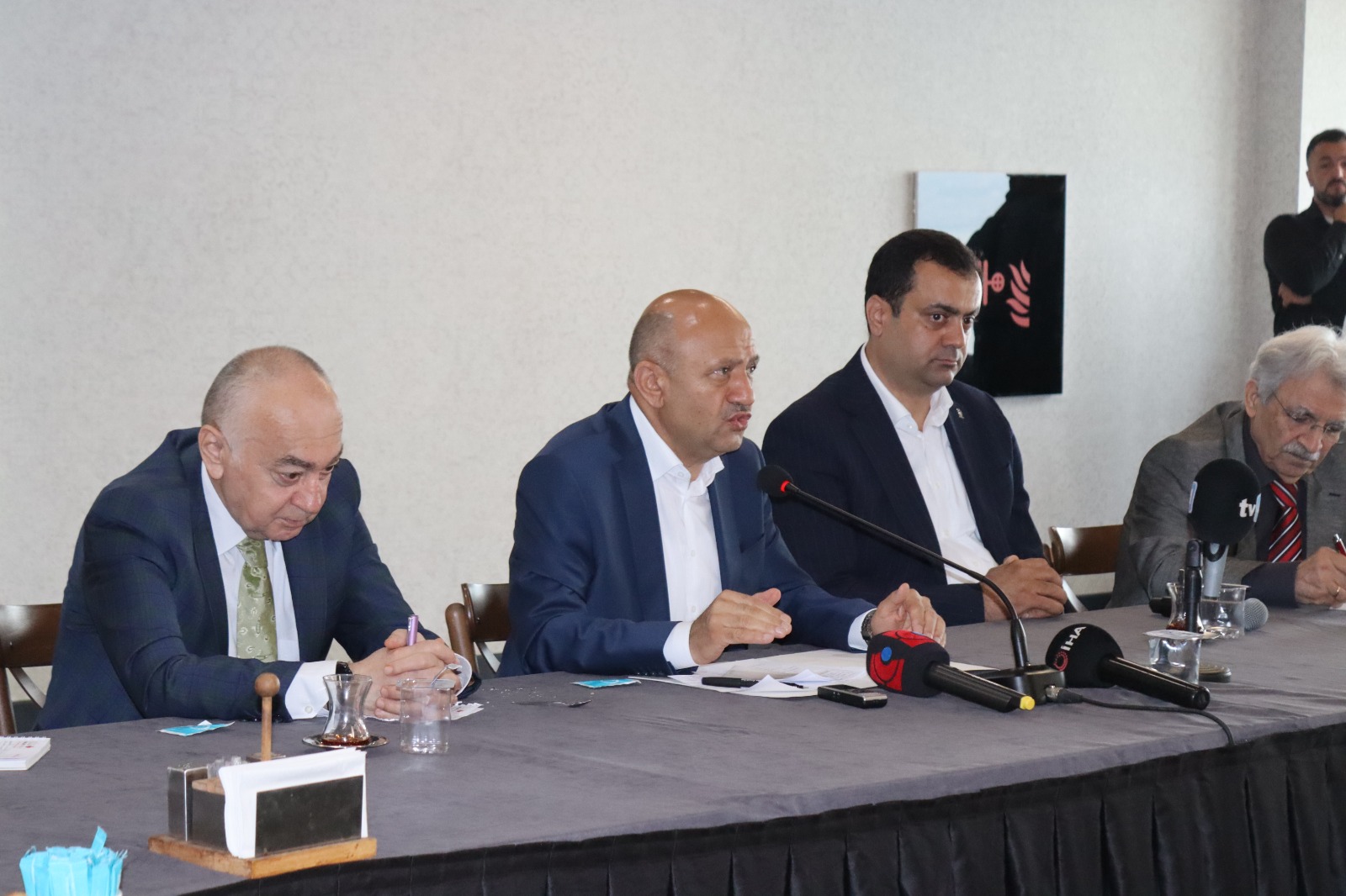 Basınla buluşan Fikri Işık: "Kocaeli her zaman etkili bir ildir" Basınla buluşan Fikri Işık: "Kocaeli her zaman etkili bir ildir"