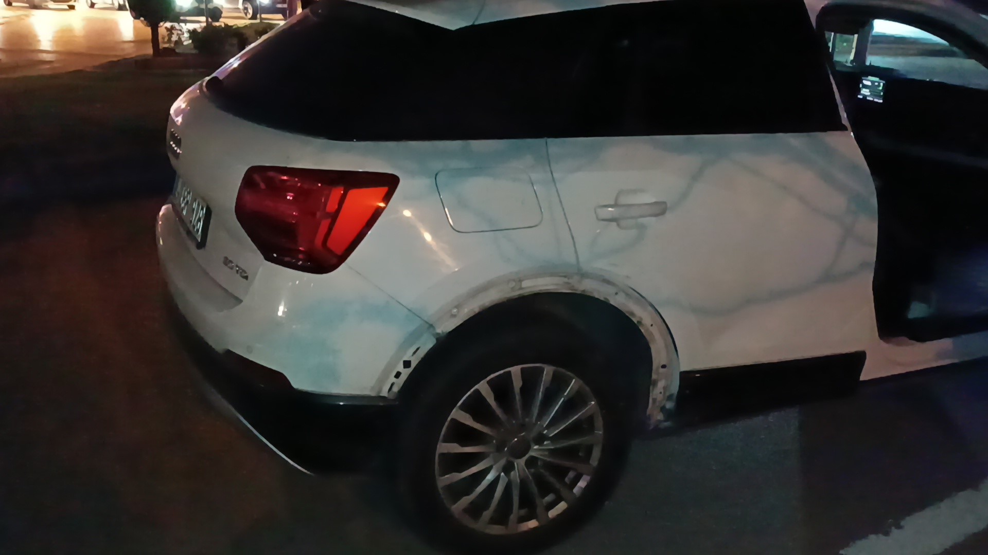 Gebze'de iki araç çarpıştı! Trafik kilitlendi... Gebze'de iki araç çarpıştı! Trafik kilitlendi...