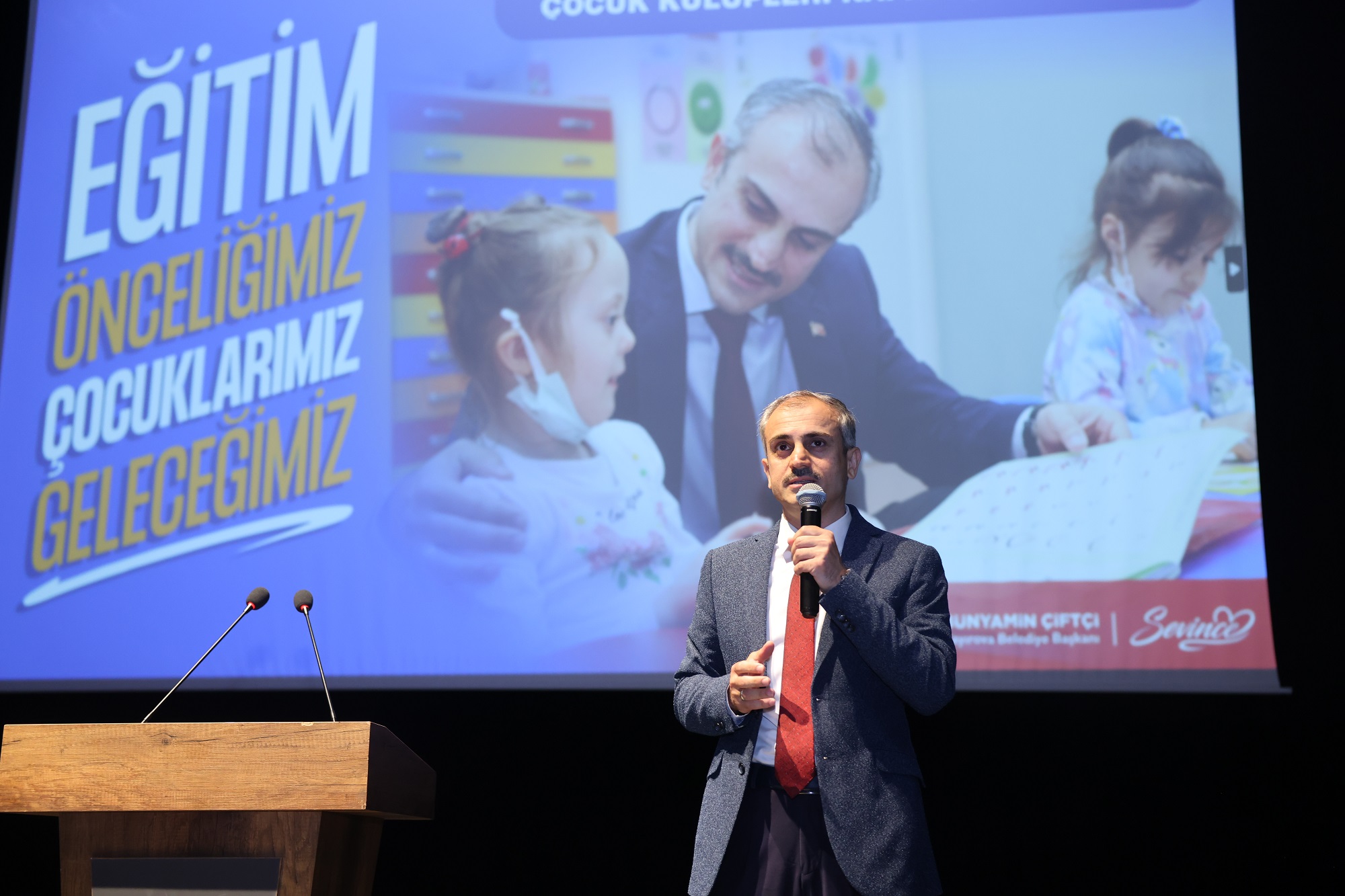 Başkan Çiftçi minikleri yalnız bırakmadı