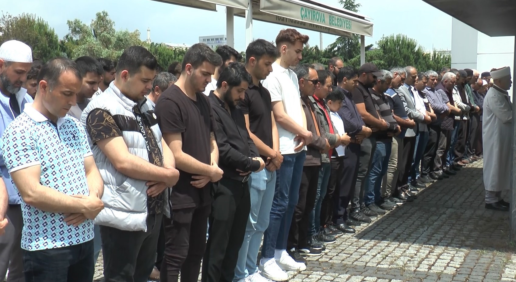 Kocaeli'de denizde boğulan üniversite öğrencisi son yolculuğuna uğurlandı Kocaeli'de denizde boğulan üniversite öğrencisi son yolculuğuna uğurlandı