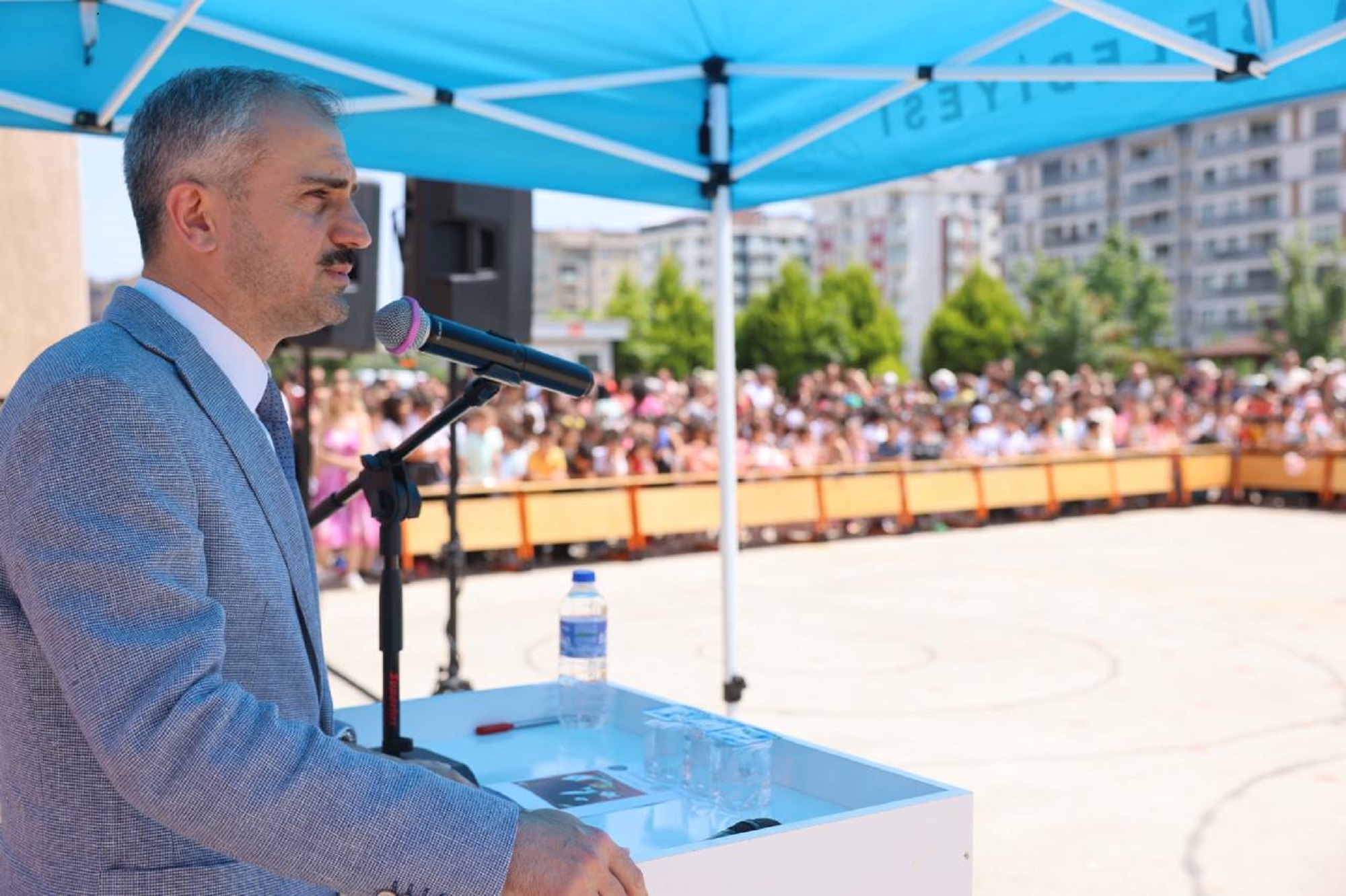 Çiftçi, Karne töreninde öğrencilerle bir araya geldi