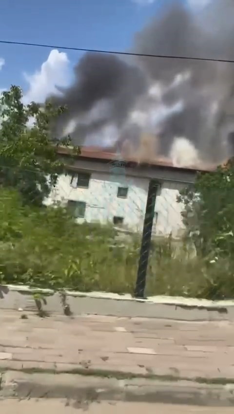 Yangın çatıyı kül etti Yangın çatıyı kül etti