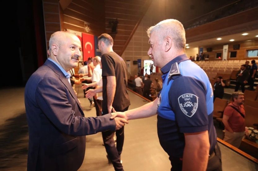 Başkan Büyükgöz’den belediye personeline müjde Başkan Büyükgöz’den belediye personeline müjde