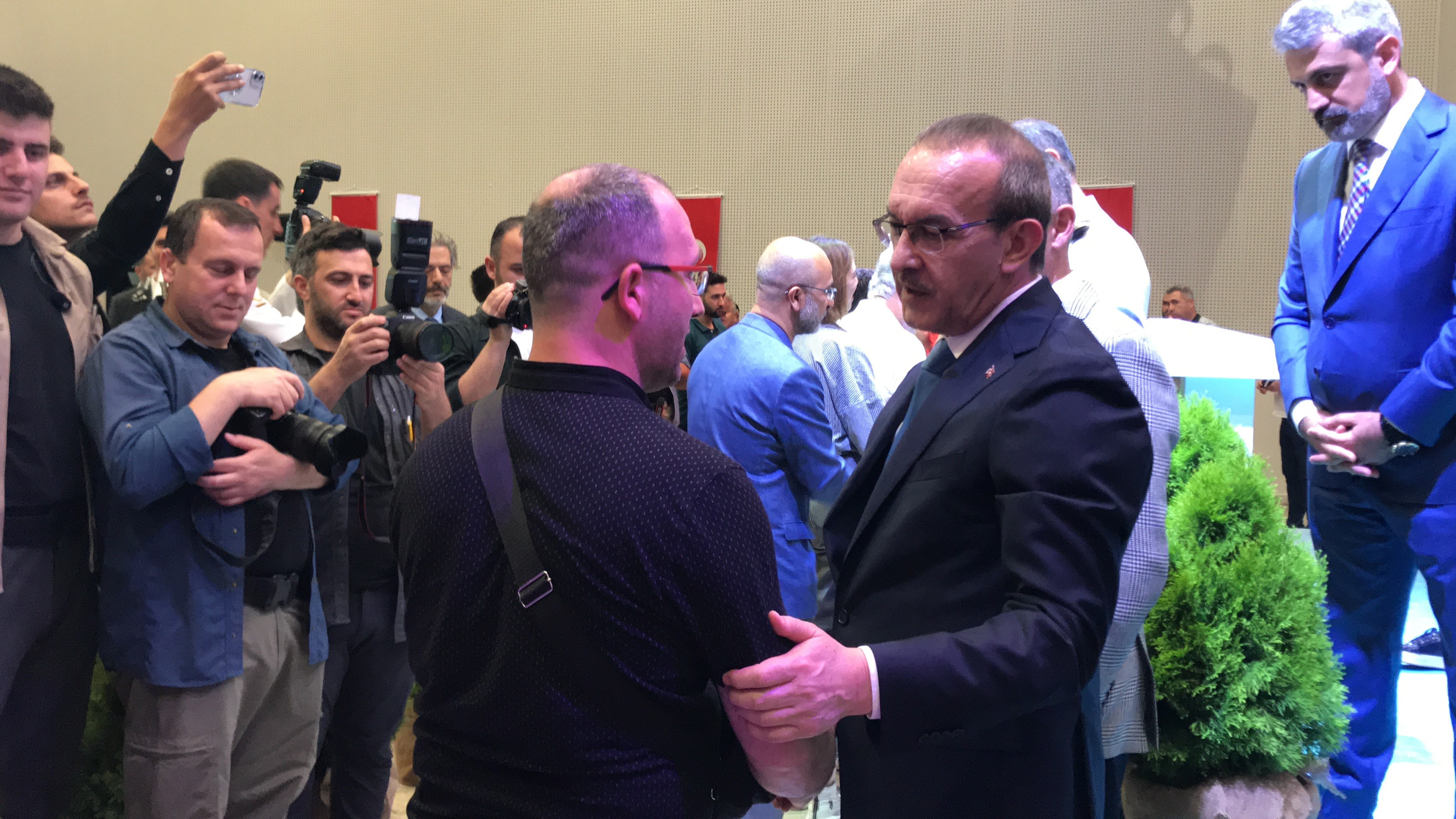Kocaeli Valisi’nden İsveç’te Kur’an-ı Kerim yakılmasına sert tepki Kocaeli Valisi’nden İsveç’te Kur’an-ı Kerim yakılmasına sert tepki