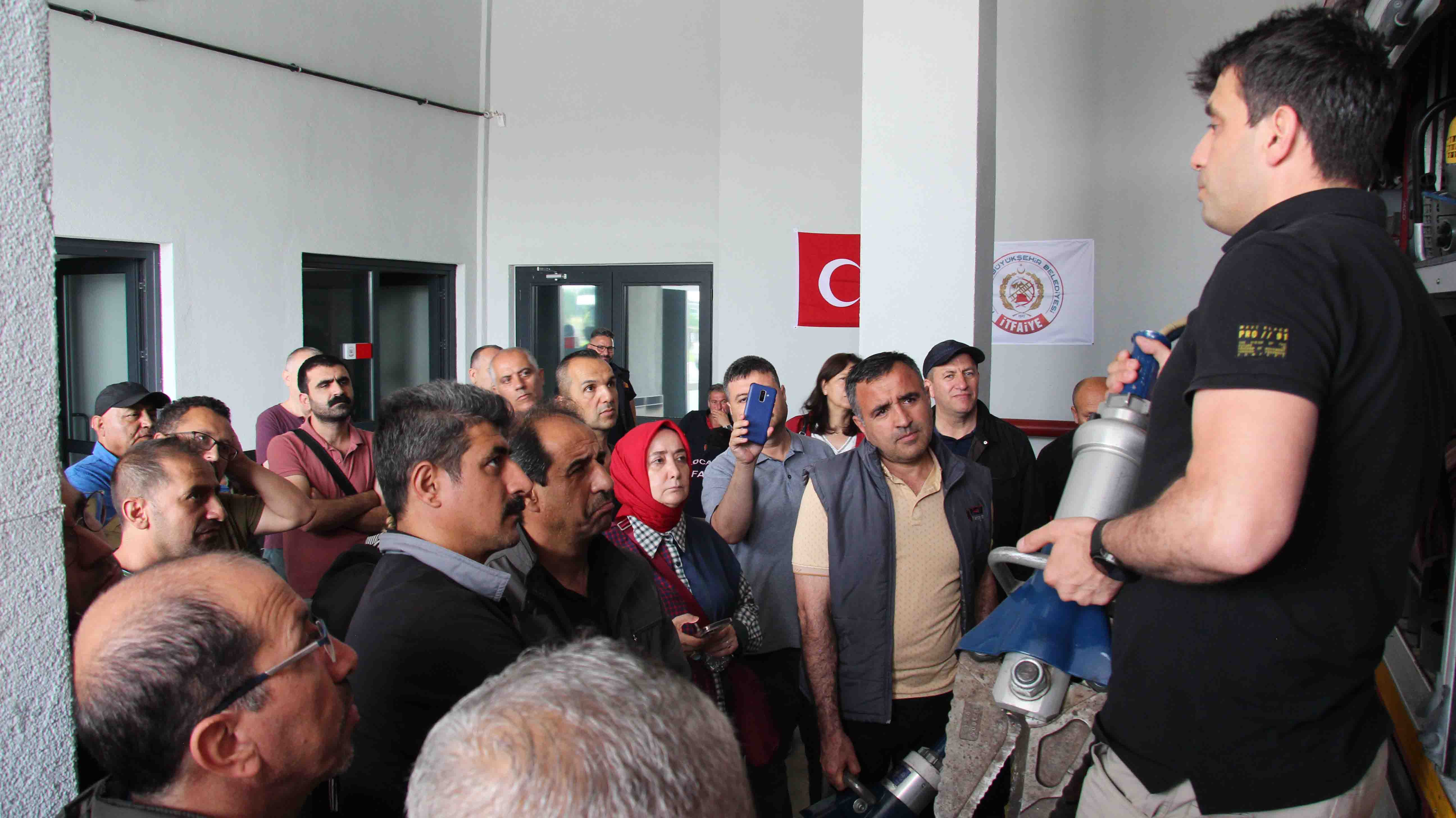 Büyükşehir İtfaiye Eğitim Hizmetlerine Devam Ediyor Büyükşehir İtfaiye Eğitim Hizmetlerine Devam Ediyor