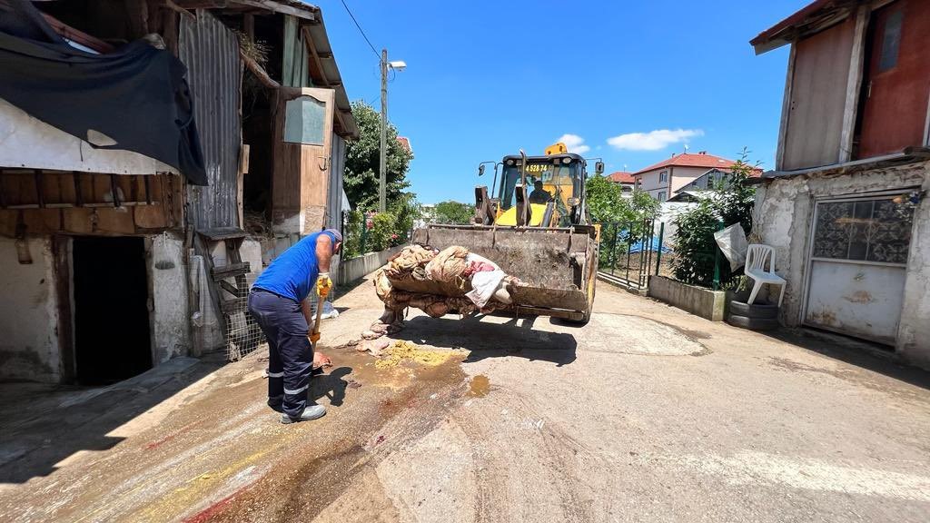 Başiskele’de kurban atıkları anında toplandı