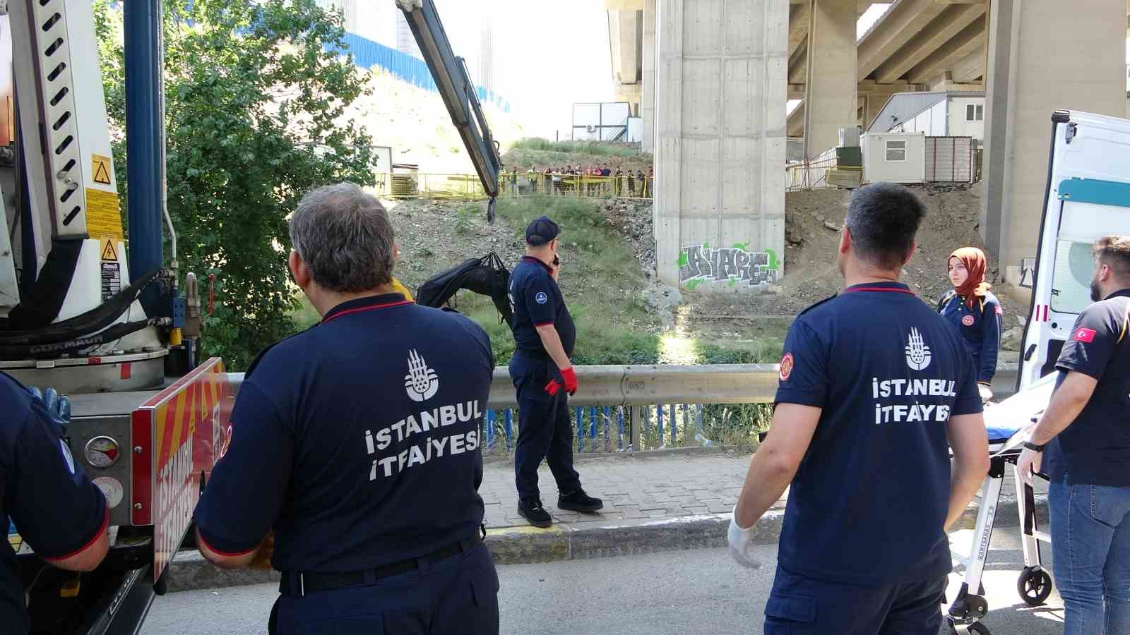 Ümraniye’de viyadük altındaki derede erkek cesedi bulundu