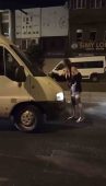 İstanbul’da ilginç olay kamerada: Yola atlayan kadın sürücülere zor anlar yaşattı
