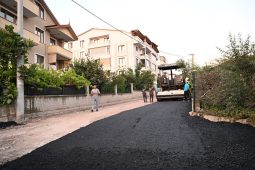 Kartepe’nin iki sokağına 500 ton asfalt