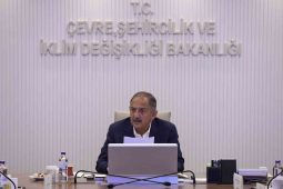 Bakan Özhaseki: “Deprem bölgesindeki köylerimizde; vatandaşlarımızın huzurla oturacağı, yöresel mimariye uygun köy evlerimizin yapımına hızla devam ediyoruz”