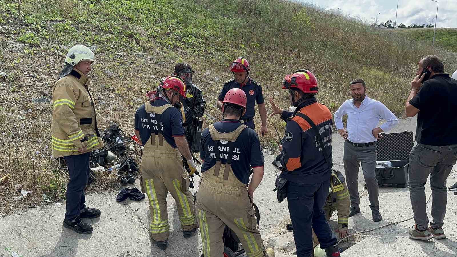 Arnavutköy’de inanılmaz olay: Bir kişi metrelerce derinlikteki yağmur suyu kanalına düştü