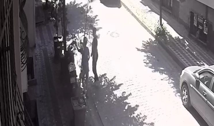 Sultangazi’de elektrikli bisiklet hırsızlığı kamerada