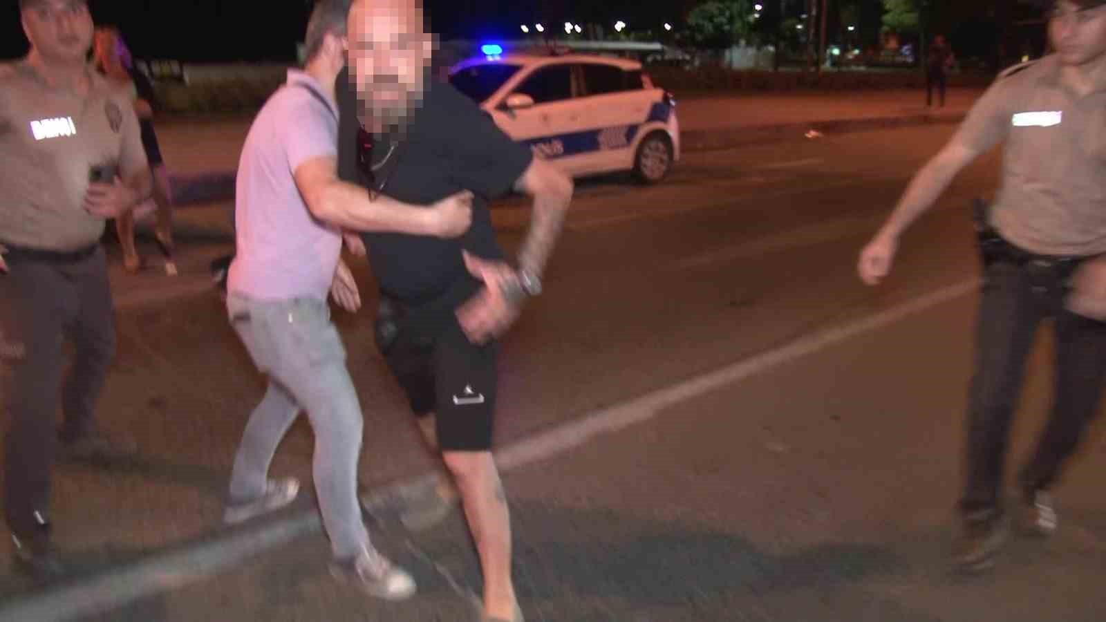 Kadıköy’de denetimde basın mensuplarına küfür ve tehditler ederek saldırmaya çalıştı