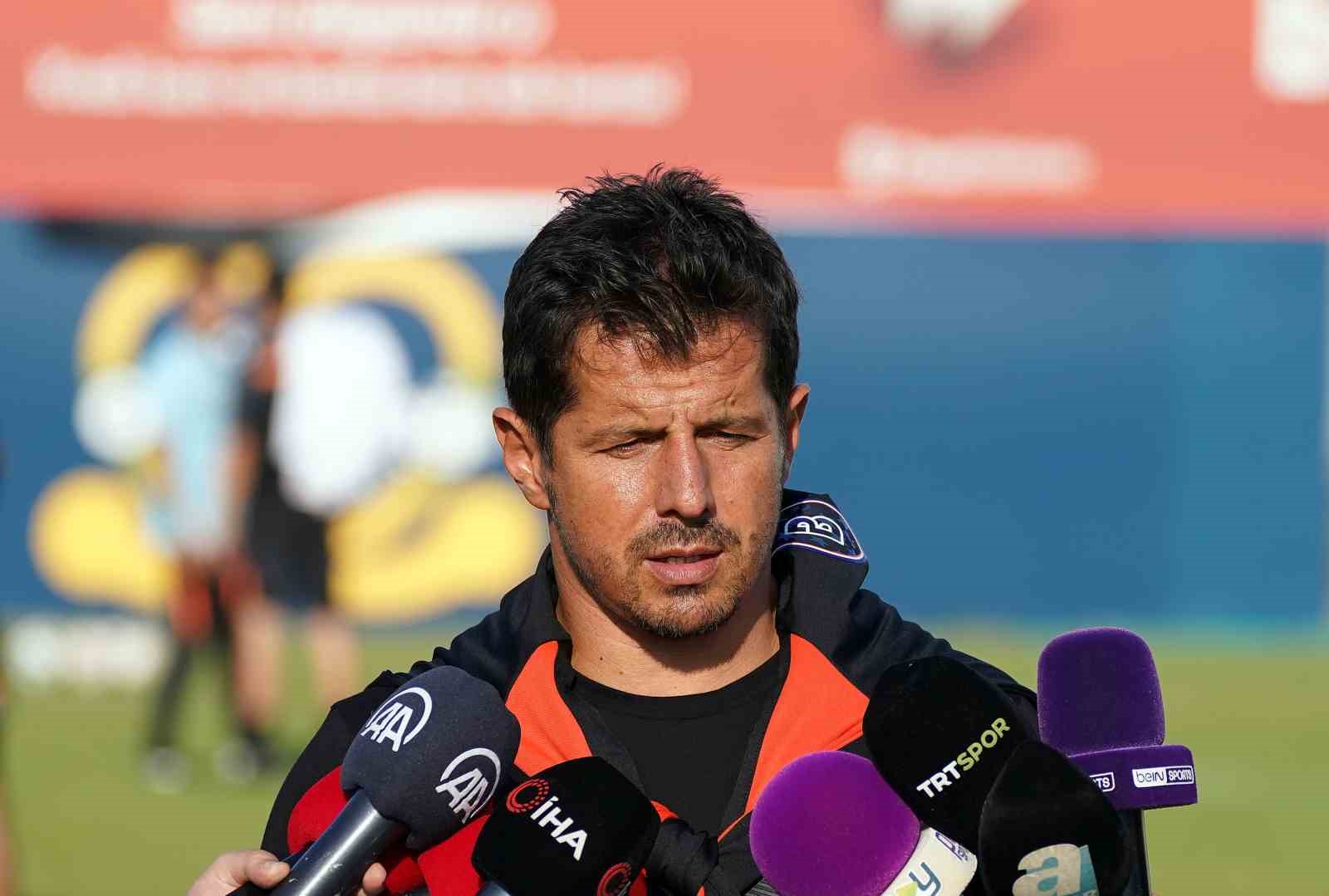 Emre Belözoğlu: “4 oyuncu almayı düşünüyoruz”