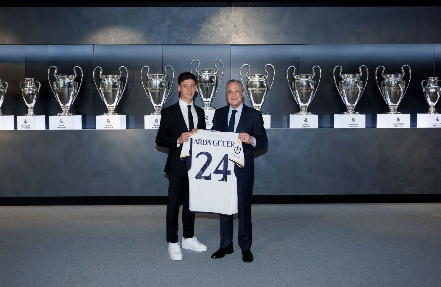 Arda Güler, Real Madrid’e resmi imzayı attı