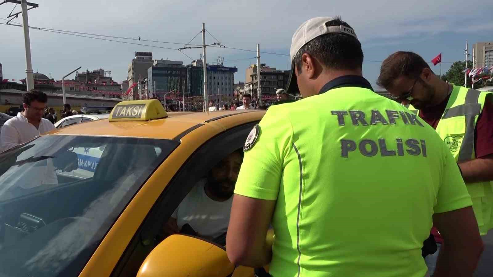 Taksim’de ticari taksi denetimi