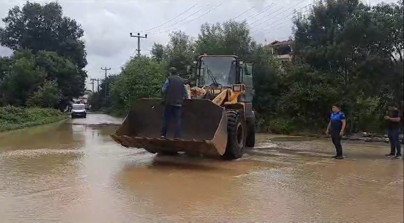 Kocaeli’nin turistlik ilçesi Kandıra da yağıştan nasibini aldı