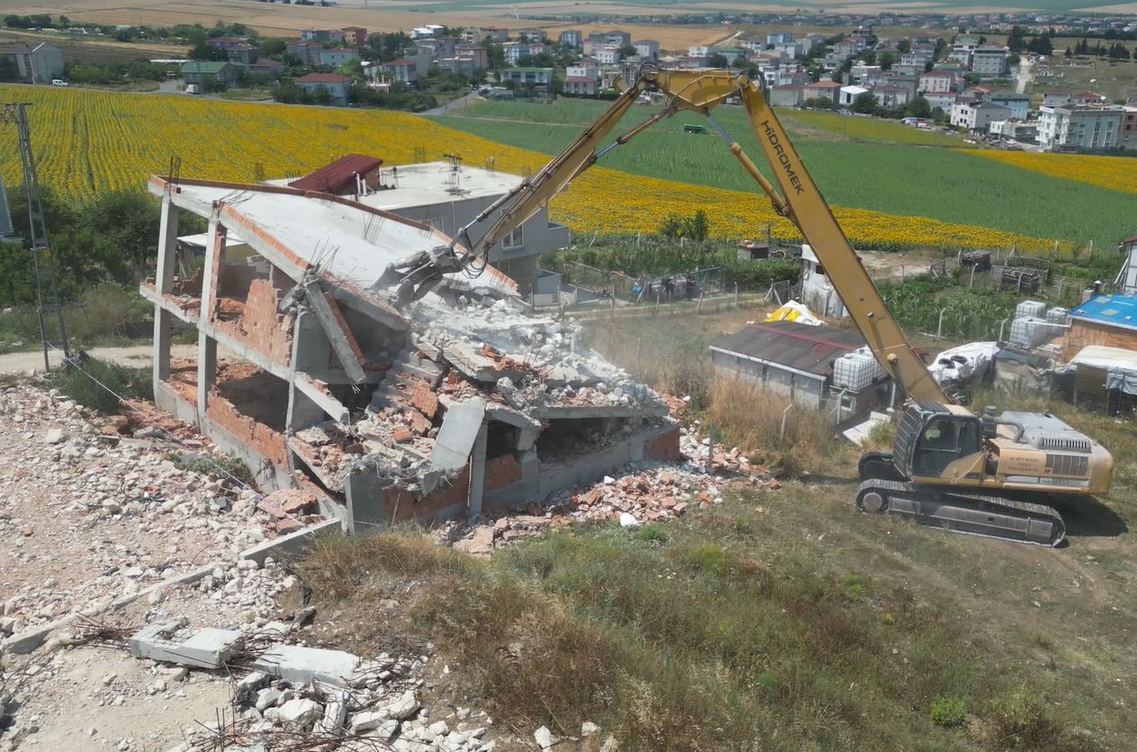 Büyükçekmece’de kaçak yapılara taviz verilmiyor
