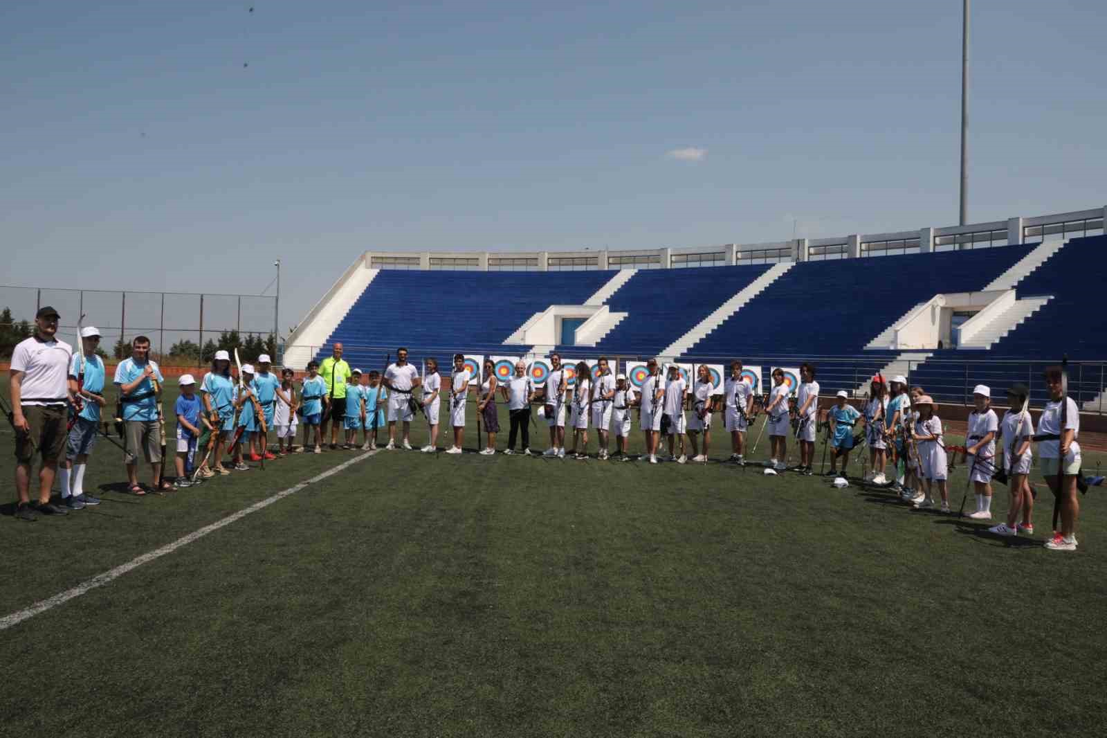 Büyükçekmece’de yaz spor okulu görkemli bir törenle açıldı