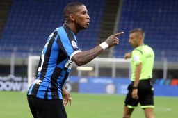 Everton, 38 yaşındaki Ashley Young’ı transfer etti