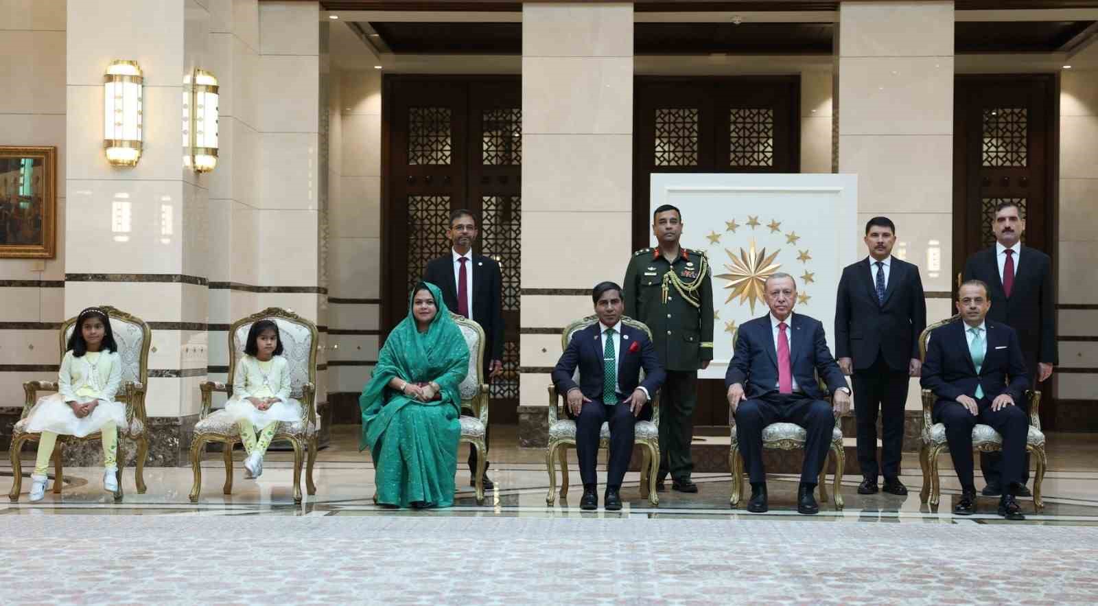 Bangladeş Büyükelçisi Cumhurbaşkanı Erdoğan’a güven mektubu sundu