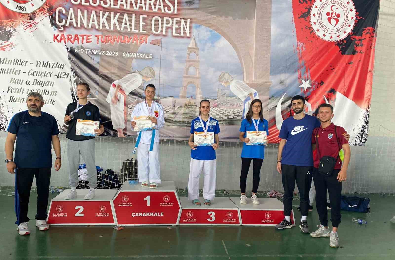 Kartepe’nin sporcuları Çanakkale’den derecelerle döndü