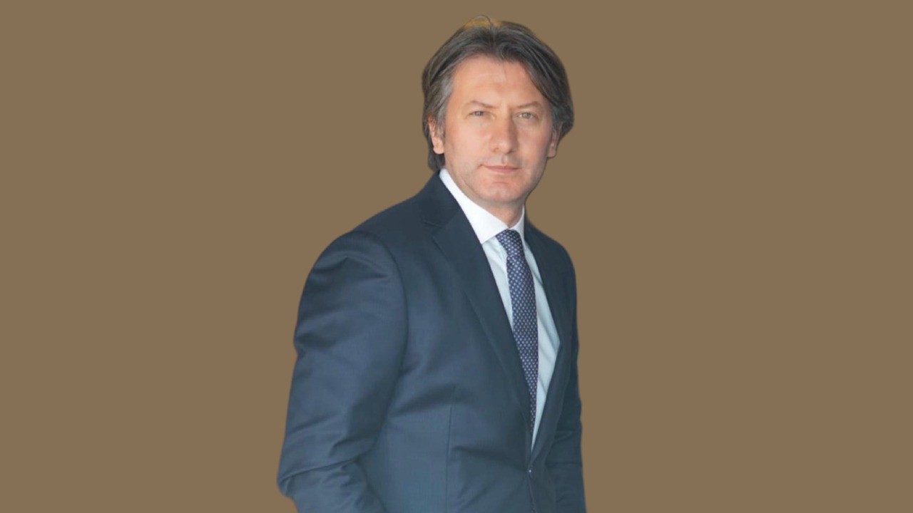 Prof. Dr. Köksal Yuca: “Burun estetiğinde teknolojik aletlerden ziyade cerrahın bilgisi, tecrübesi ve yeteneği önemlidir”