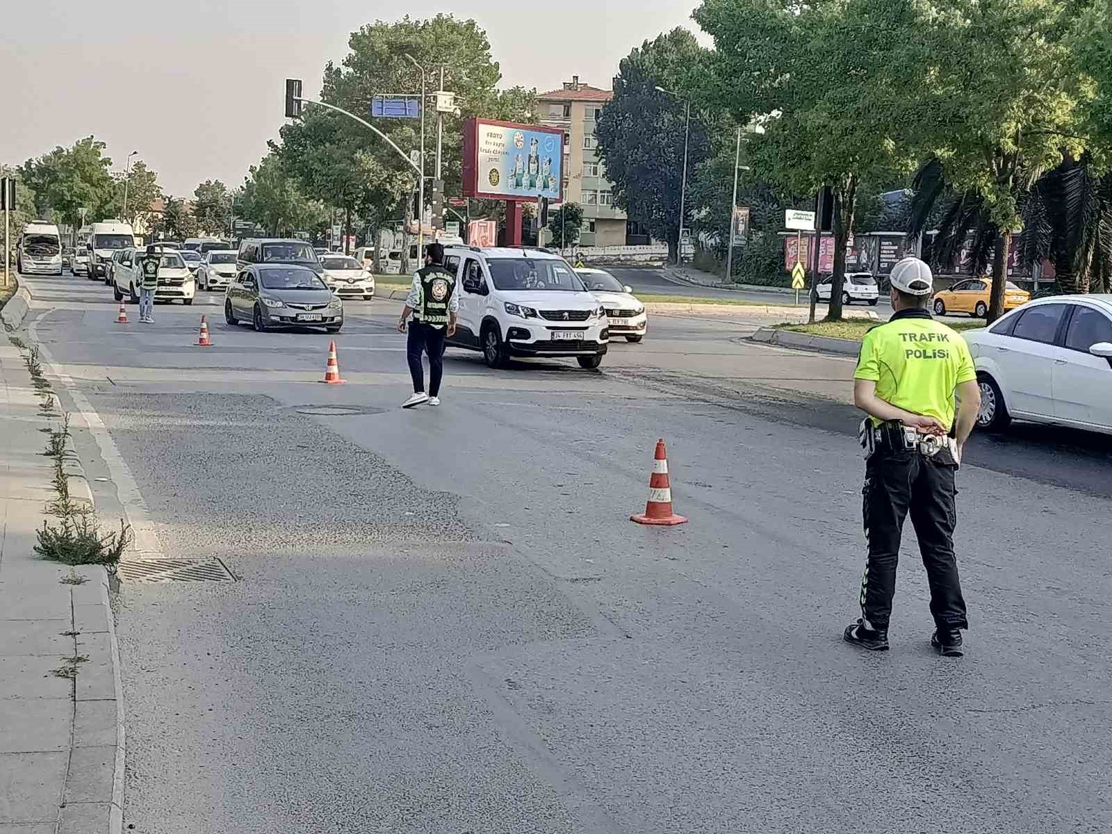 Bakırköy’de sivil polis ekipleri minibüslere yolcu gibi binerek denetim gerçekleştirdi