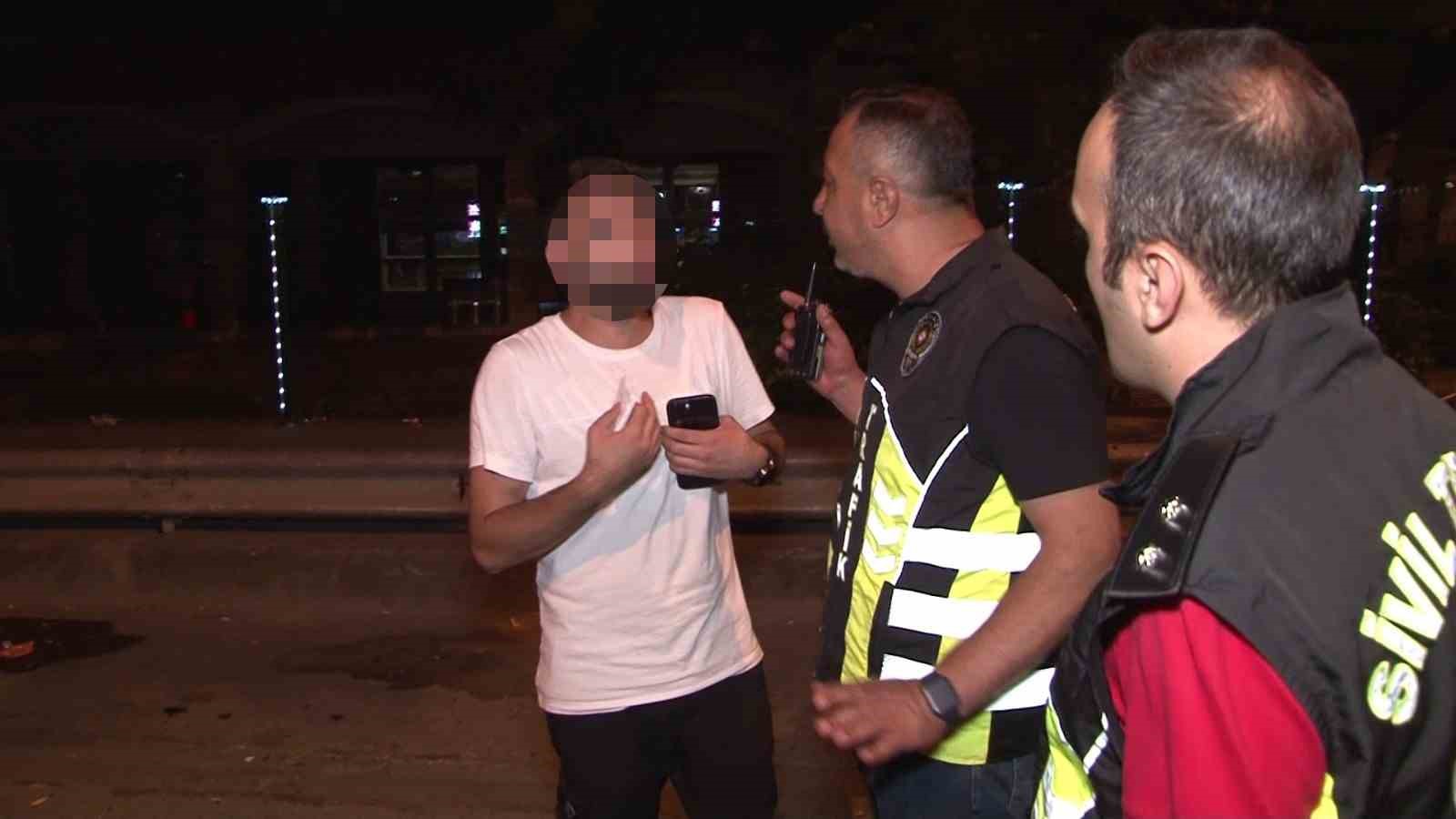 Kadıköy’de denetime ehliyetsiz takılarak ceza yiyen sürücüden şaşırtan tepki: “Ehliyetim var ama yanımda değil”