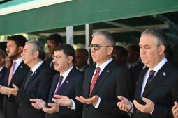 Bakan Yerlikaya’dan 15 Temmuz şehitliğine ziyaret