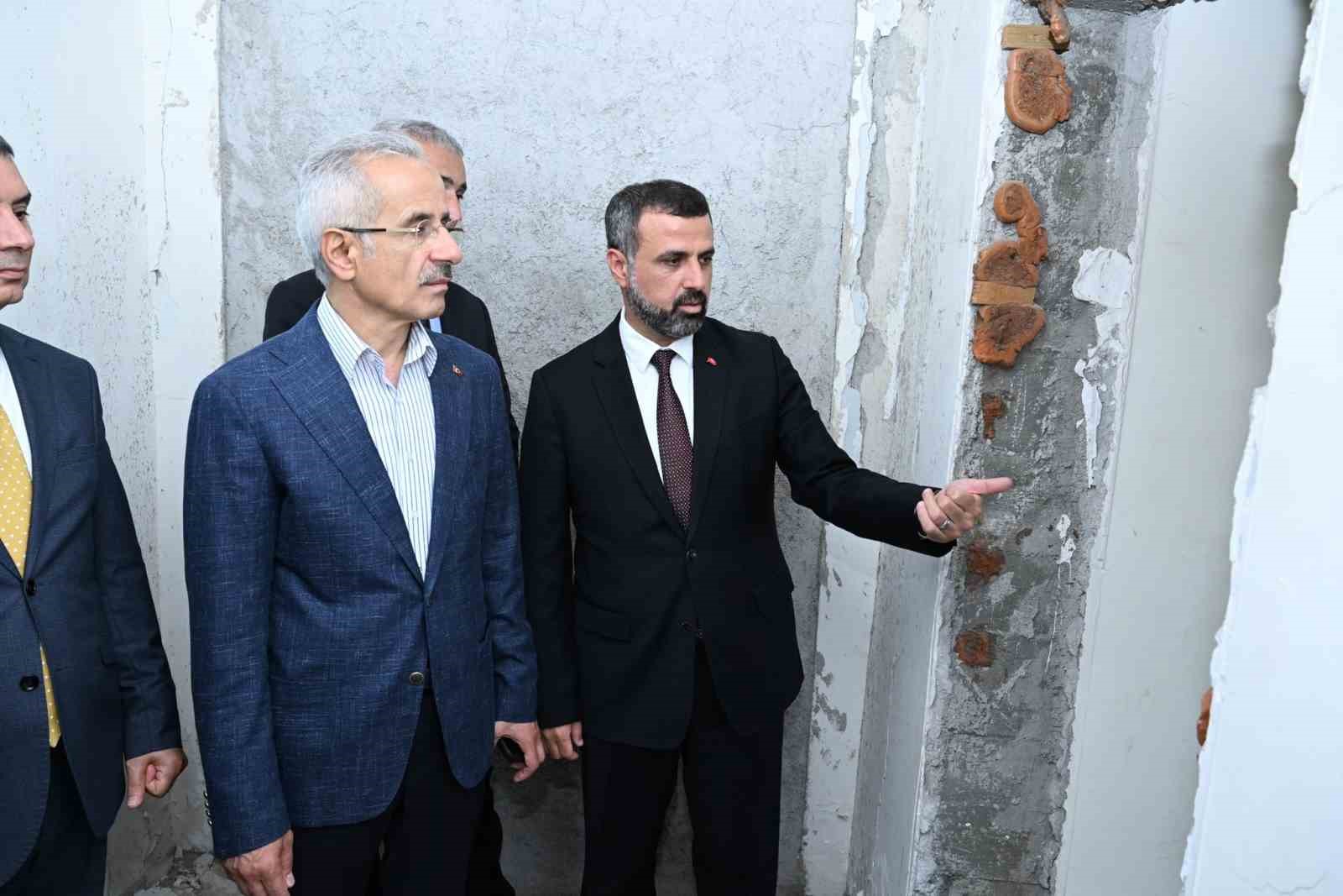 Bakan Uraloğlu, 15 Temmuz’un simgelerinden TÜRKSAT’ı ziyaret etti