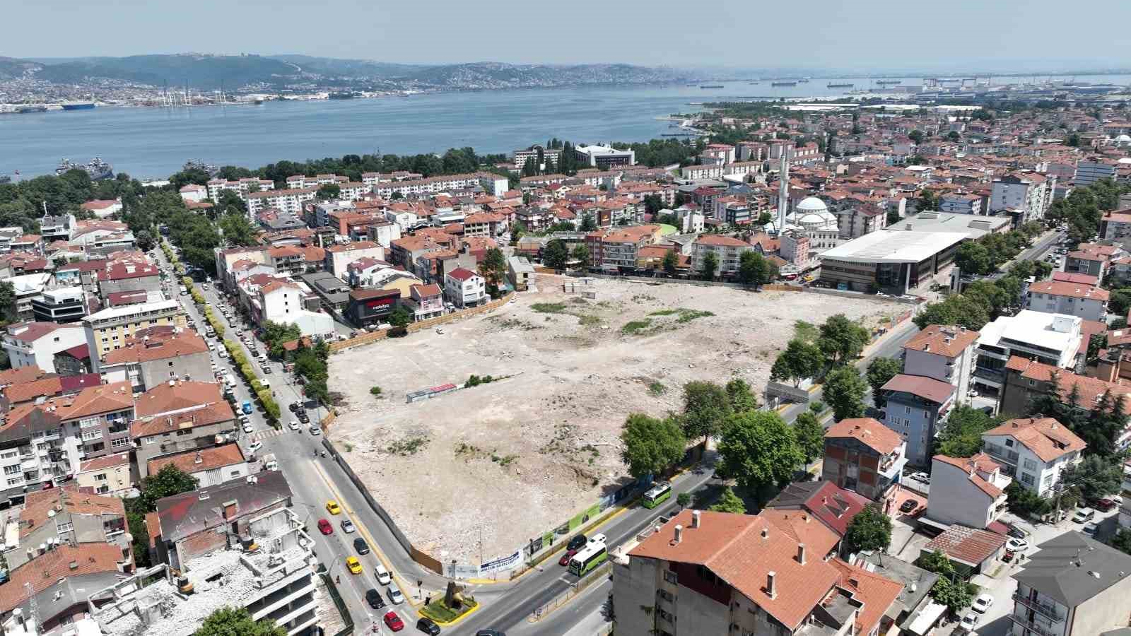Kocaeli’de 1999’dan kalan hasarlı binaların yerine modern alan oluşturuluyor