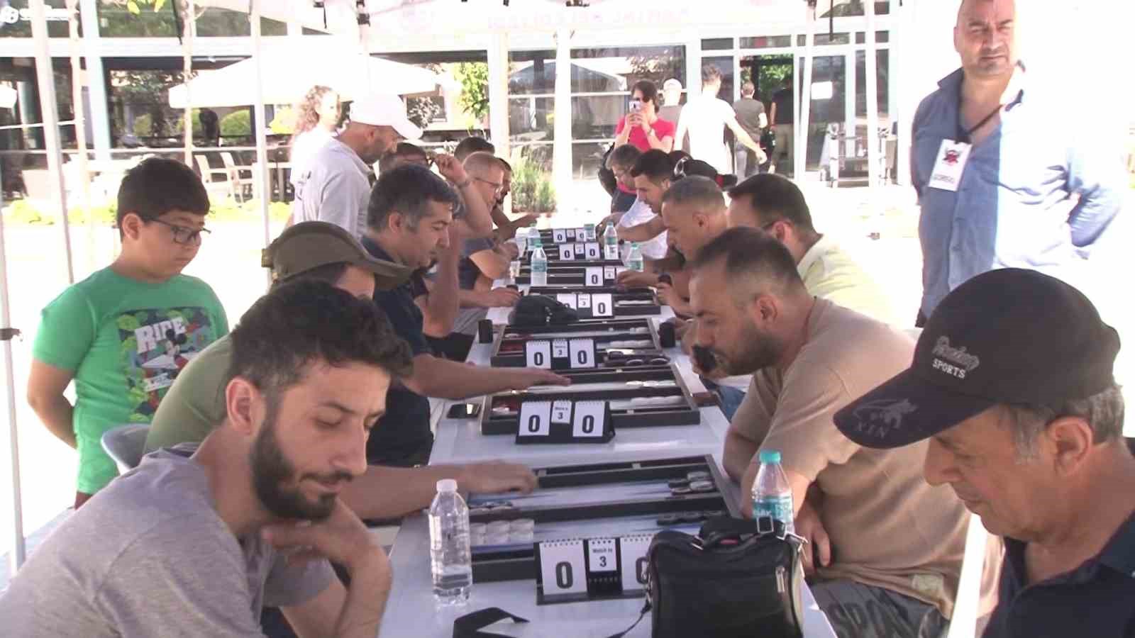 Kartal’da tavla turnuvası renkli görüntülere sahne oldu