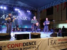 Ali Kınık, ŞEGAFED Sultanbeyli’de 15 Temmuz şehitleri için konseri verdi