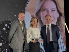 Pegasus Hava Yolları CEO’su Güliz Öztürk’e uluslararası liderlik ödülü