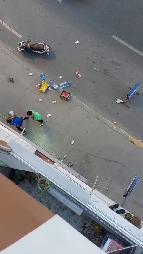 İstanbul’da kavga ettiği kişinin sığındığı markete saldırdı