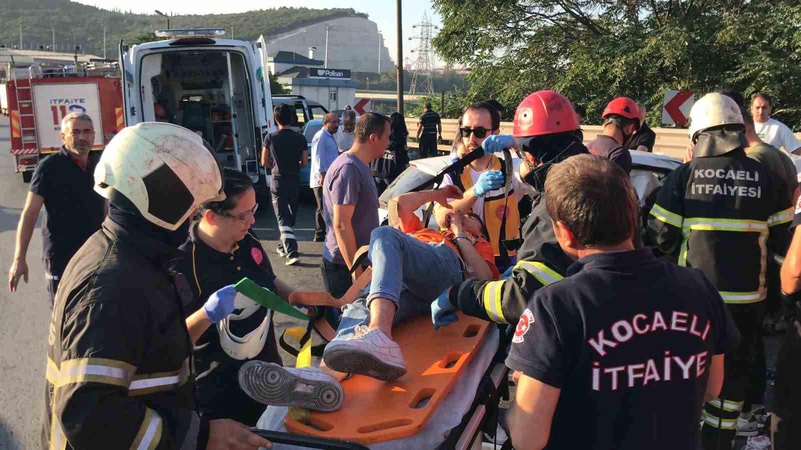 TEM’de hız gösterge ibresi 140’ta takılı kalan otomobilden 7 yaralı çıkarıldı
