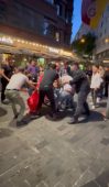 Taksim’de vicdansız zabıta dehşeti kamerada: Aracına sarılıp direndi
