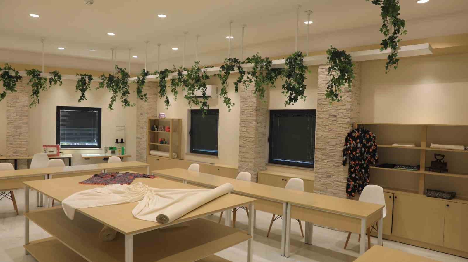 Başakşehir’de kadınlara özel yeni Aktivite Merkezi hizmete açıldı
