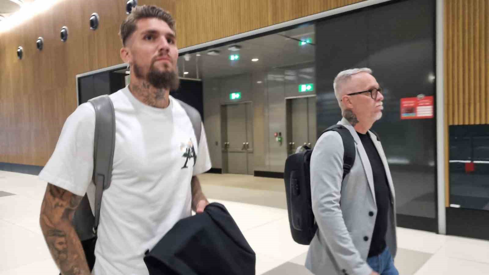 Beşiktaş’ın yeni transferi Lyanco, İstanbul’a geldi