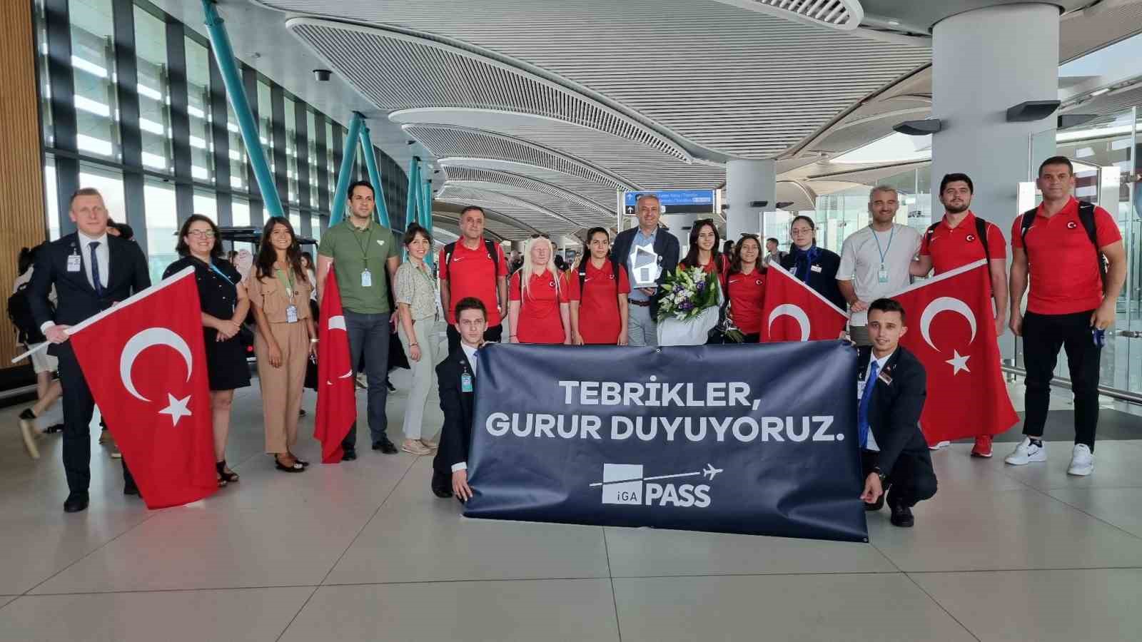 Dünya şampiyonu olan Genç Kadın GoalBall Milli Takımı, İstanbul’a geldi