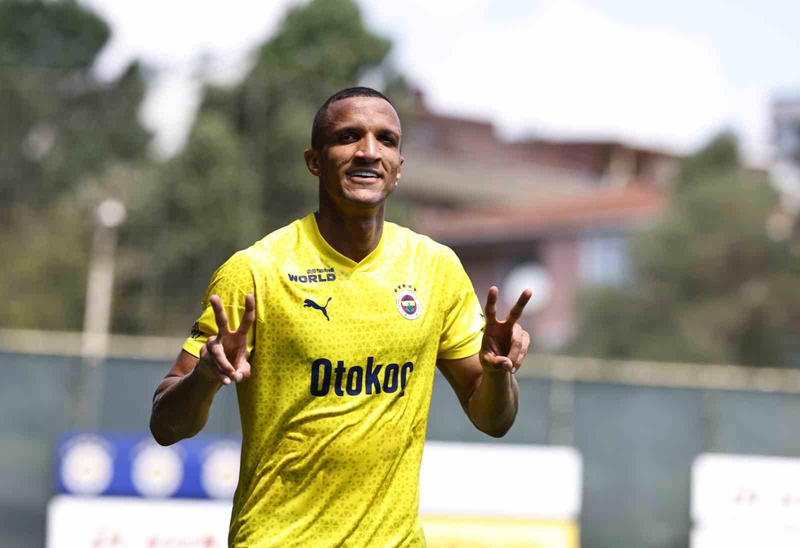 Fenerbahçe’de yeni transfer Rodrigo Becao, ilk antrenmanına çıktı