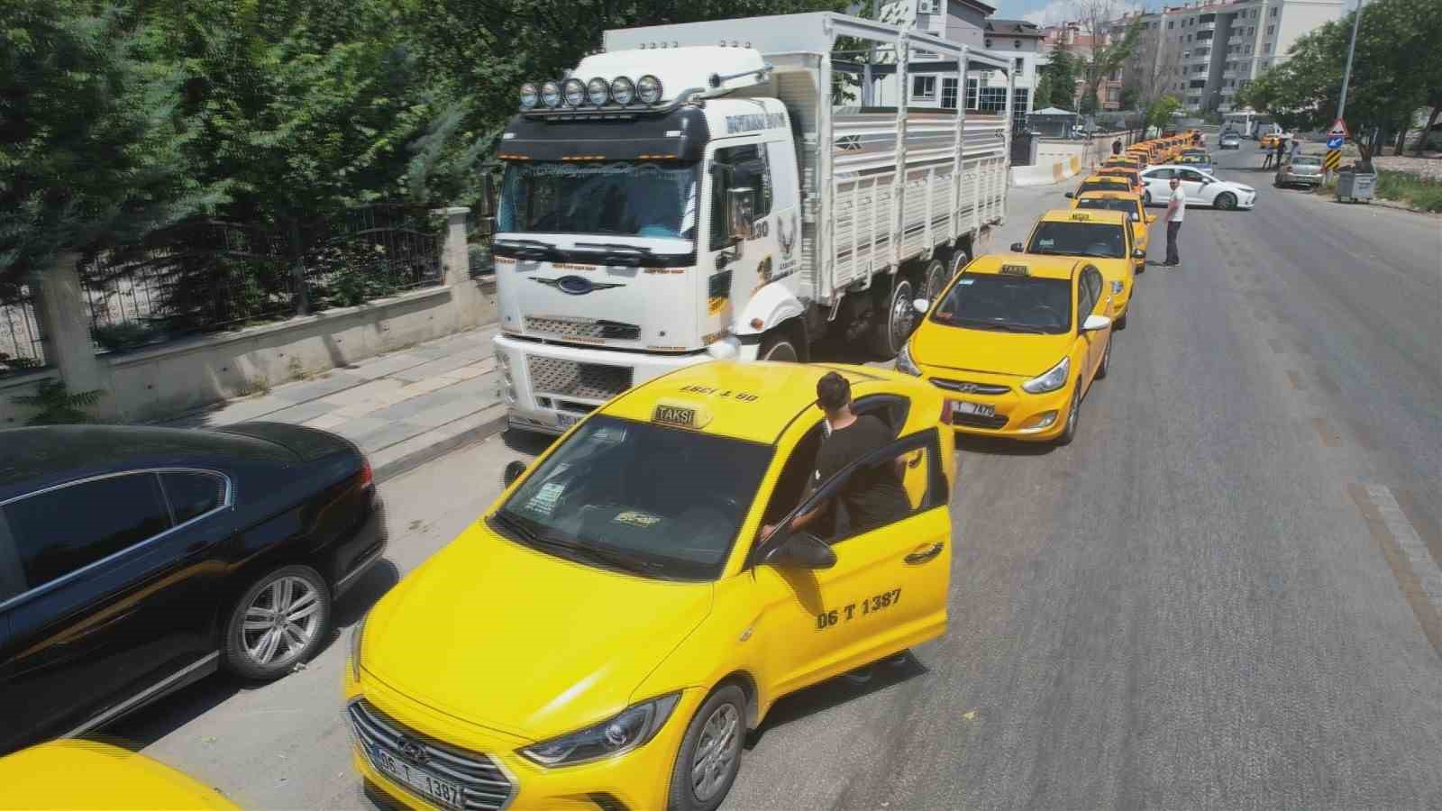 Başkent’te tarife yenilendi, taksiciler güncelleme için uzun kuyruklar oluşturdu