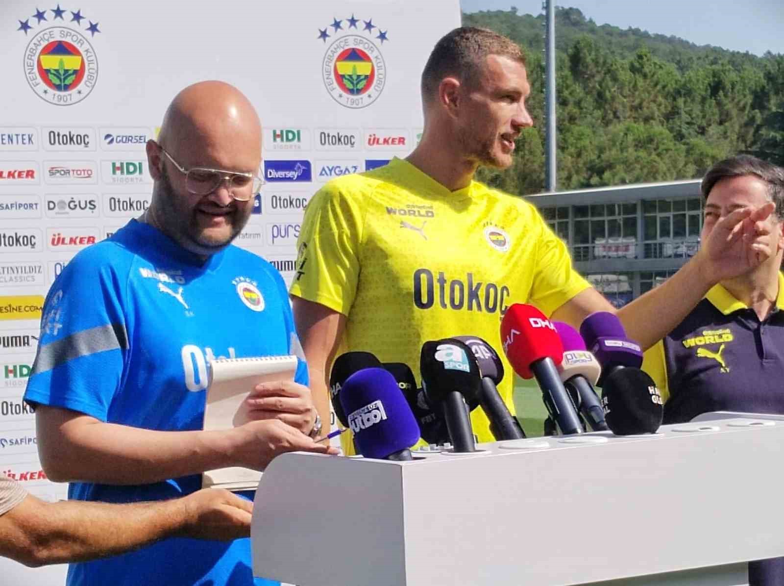 Edin Dzeko: “Fenerbahçe her zaman şampiyonluk için oynar, ben de bunun için buradayım”