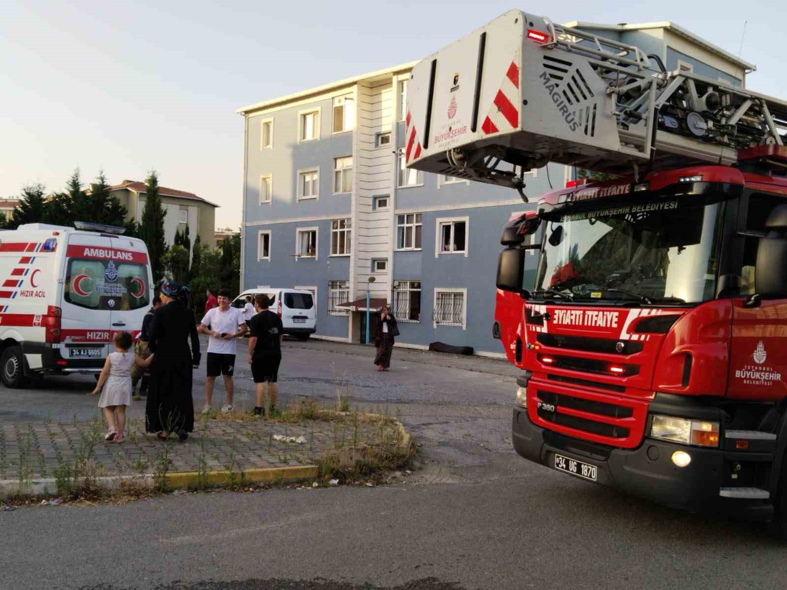Pendik’te iki sevgili oturdukları evi yaktı