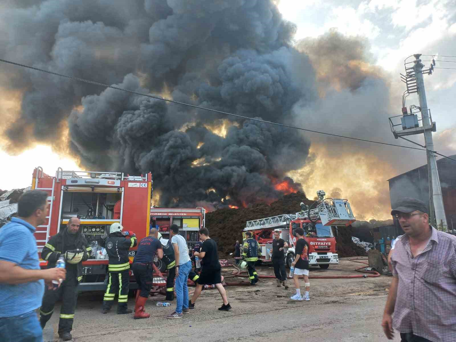 Kocaeli’de geri dönüşüm fabrikasında yangın