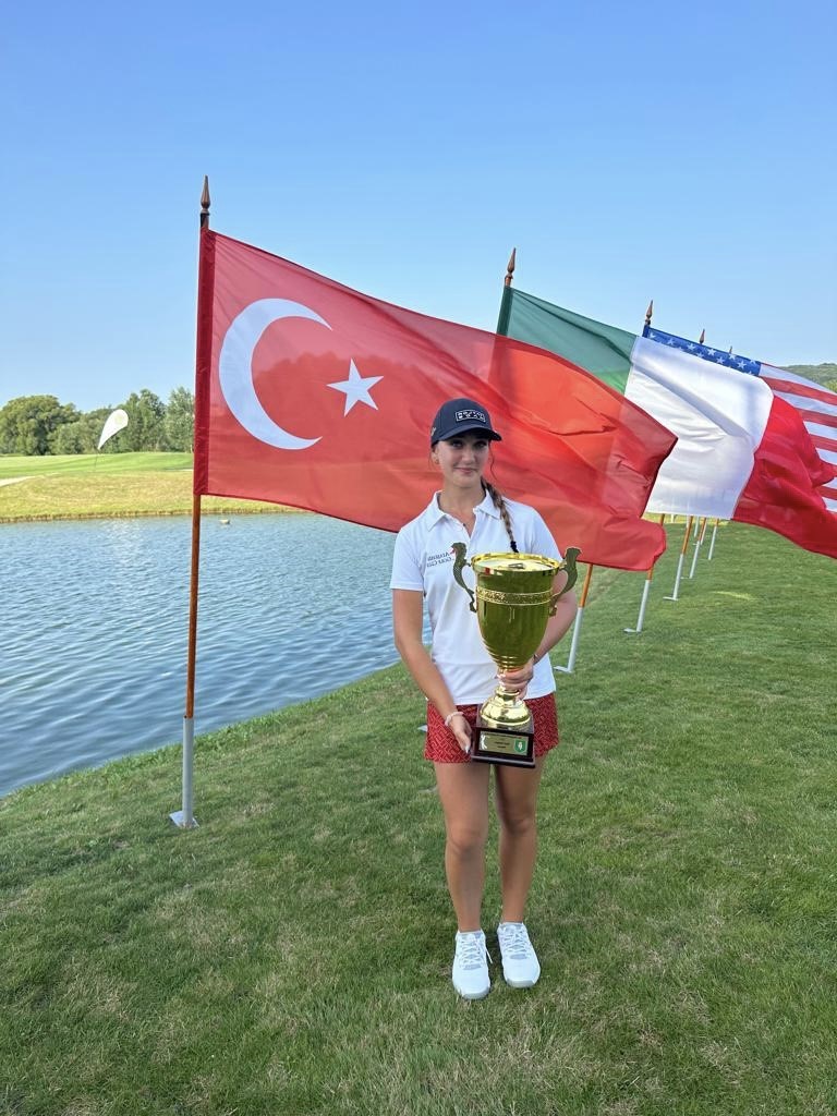 Milli sporcu Deniz Sapmaz, Macaristan’da şampiyon oldu