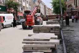Gölbaşı’nda eski kaldırım taşları geri dönüştürülüyor